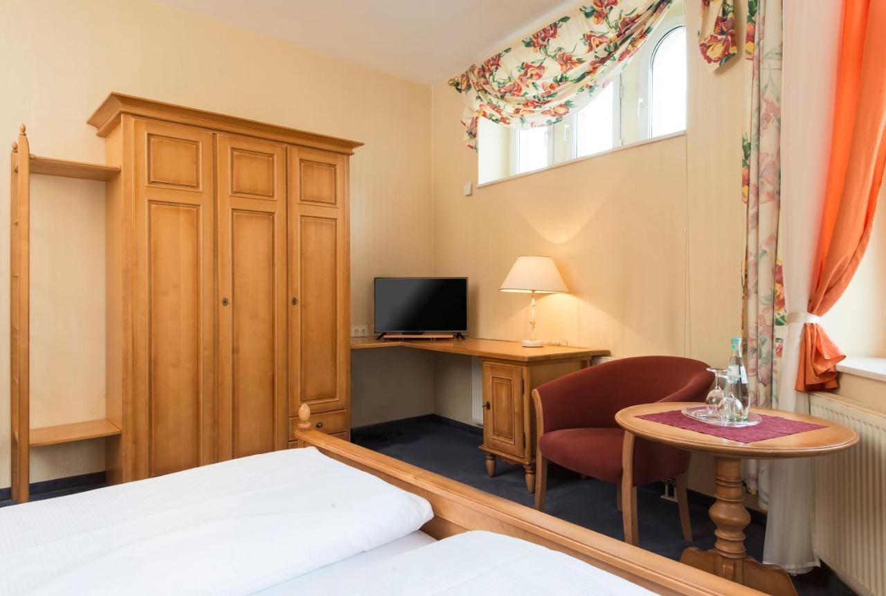 Hotel Schloss Schweinsburg Neukirchen-Pleiße Εξωτερικό φωτογραφία