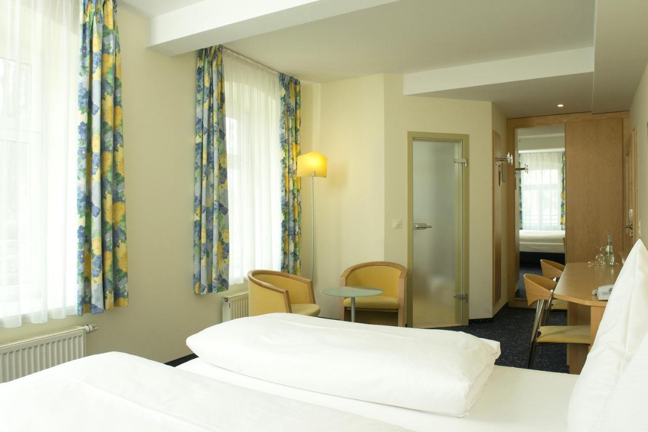 Hotel Schloss Schweinsburg Neukirchen-Pleiße Εξωτερικό φωτογραφία