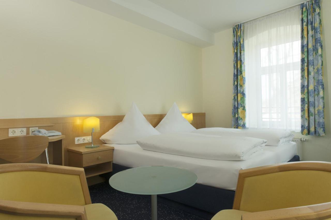 Hotel Schloss Schweinsburg Neukirchen-Pleiße Εξωτερικό φωτογραφία