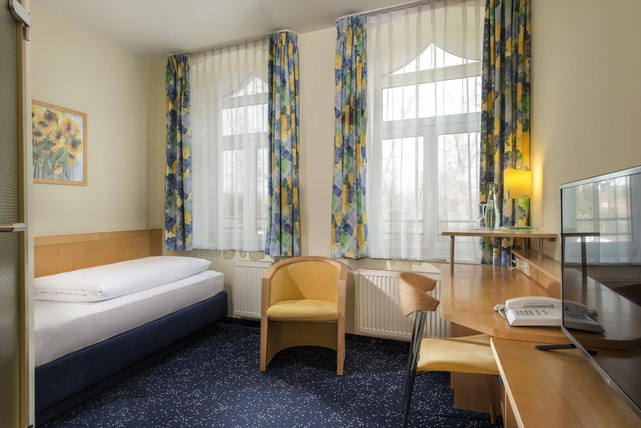 Hotel Schloss Schweinsburg Neukirchen-Pleiße Εξωτερικό φωτογραφία