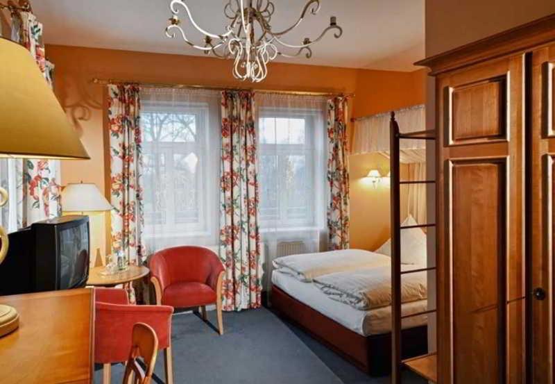 Hotel Schloss Schweinsburg Neukirchen-Pleiße Δωμάτιο φωτογραφία