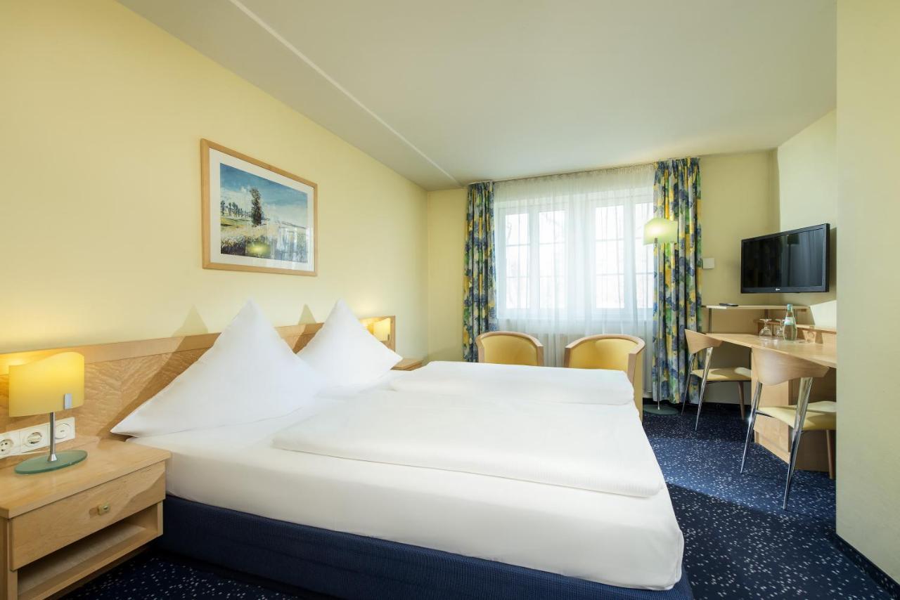 Hotel Schloss Schweinsburg Neukirchen-Pleiße Εξωτερικό φωτογραφία