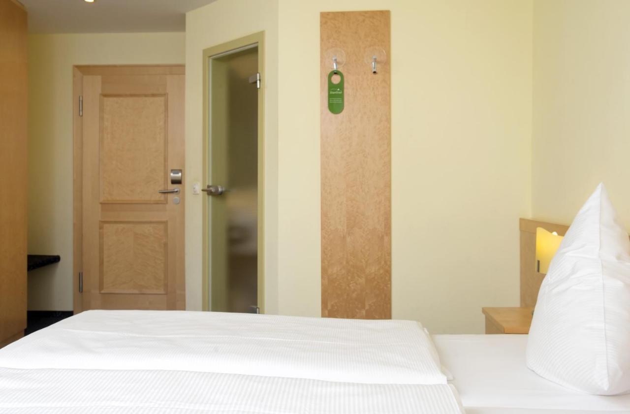 Hotel Schloss Schweinsburg Neukirchen-Pleiße Εξωτερικό φωτογραφία