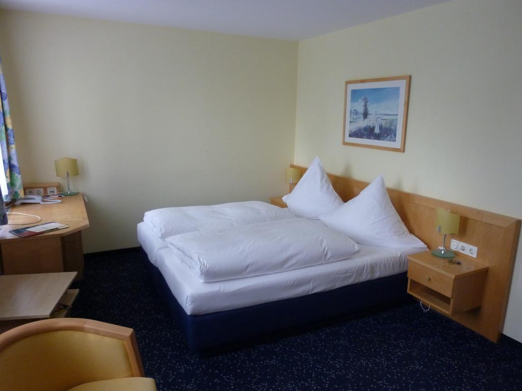 Hotel Schloss Schweinsburg Neukirchen-Pleiße Δωμάτιο φωτογραφία
