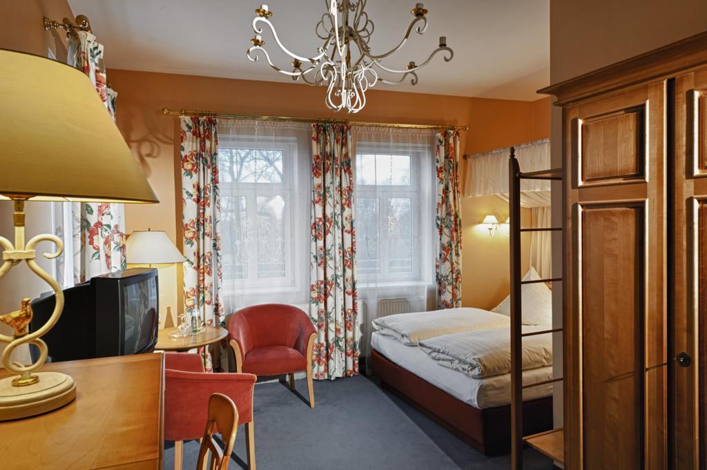 Hotel Schloss Schweinsburg Neukirchen-Pleiße Δωμάτιο φωτογραφία